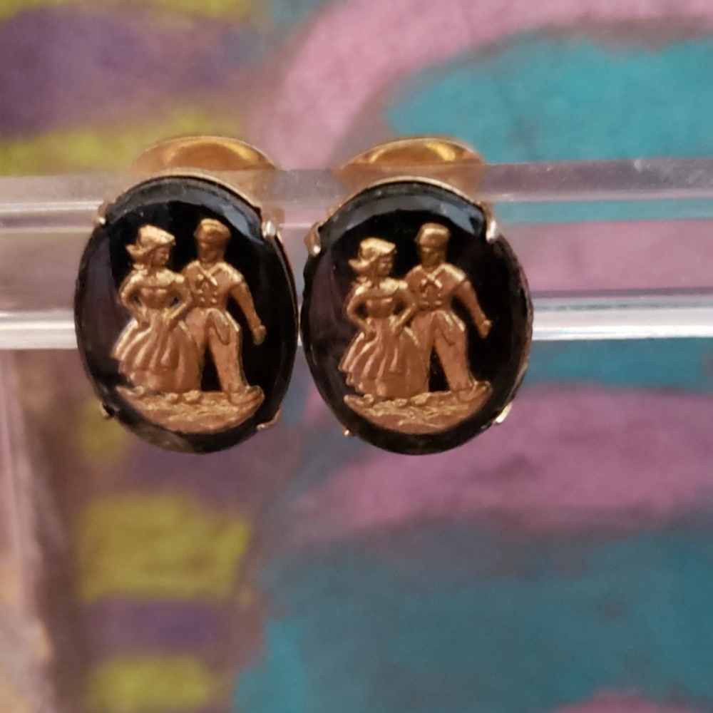 Cameo Couple clip on earrings